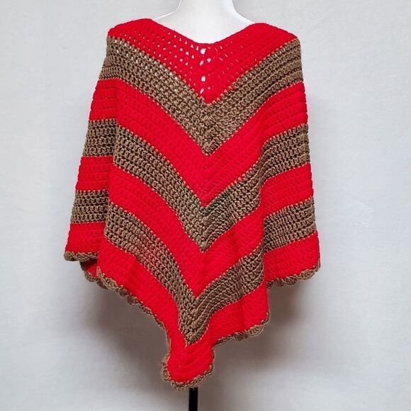 VINTAGE 1980s Handmade Red Brown Striped Scalloped Edge V-neck Poncho Cape - Picture 7 of 9